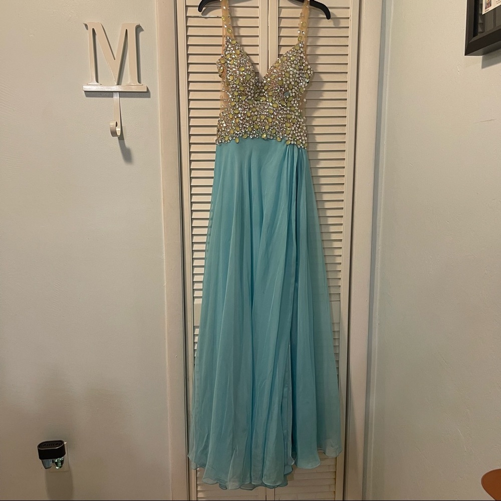 Macduggal Formal Dress size 6 teal/Tiffany blue/ Aqua beaded, backless